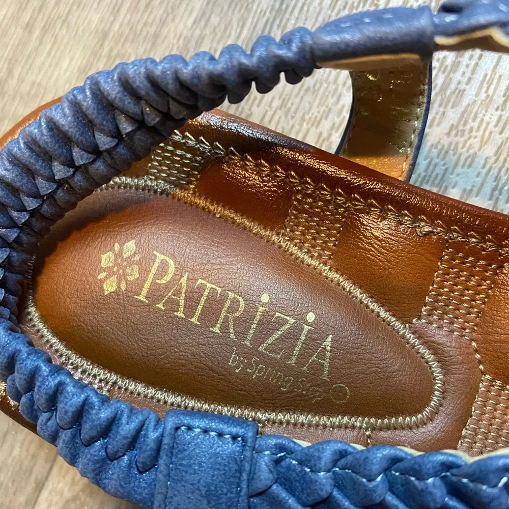 Women’s Braided Ring-Accent Sandals in Brown and Navy - Picture 3 of 5